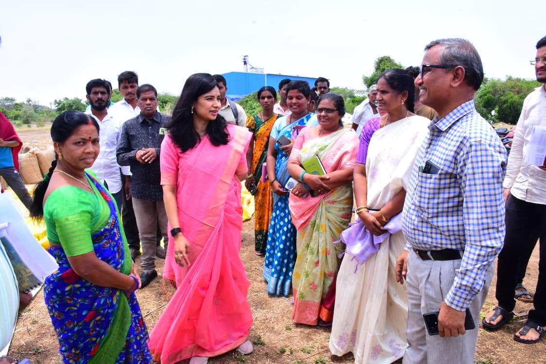 కొనుగోళ్ళు సాధ్యమైనంత త్వరగా పూర్తి చేయాలి: జిల్లా కలెక్టర్ గరిమ అగ్రవాల్